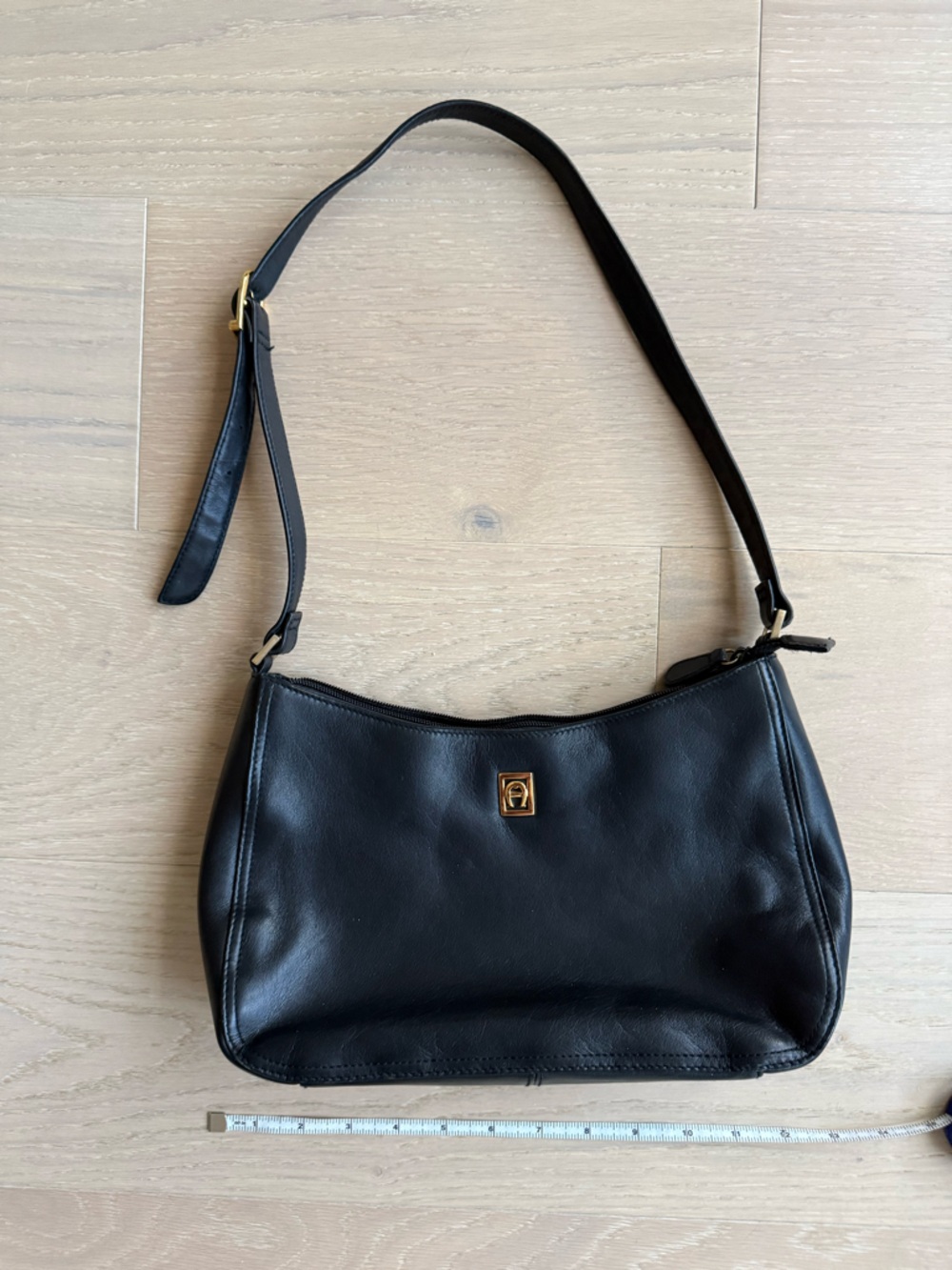 ETIENNE AIGNER Black Leather Shoulder Bag with Gold Accent